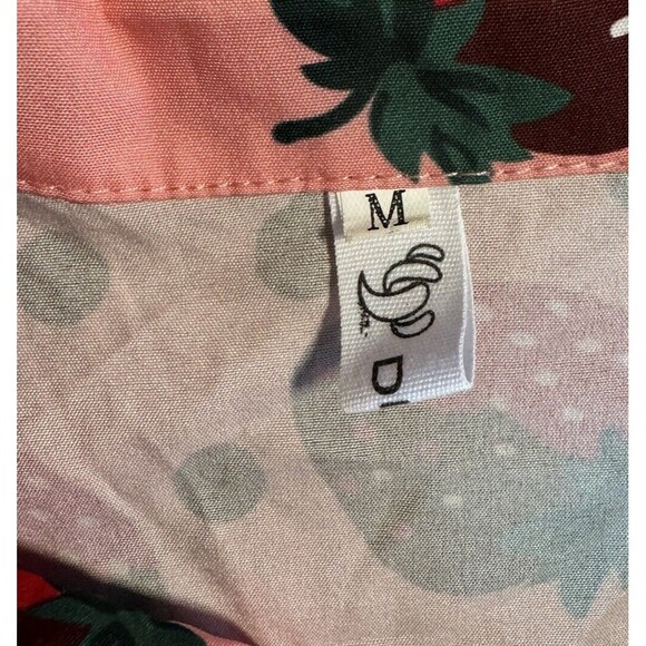 Valentine’s Day Chocolate Covered Strawberries Pink Button Up Shirt Size Medium - Picture 7 of 7